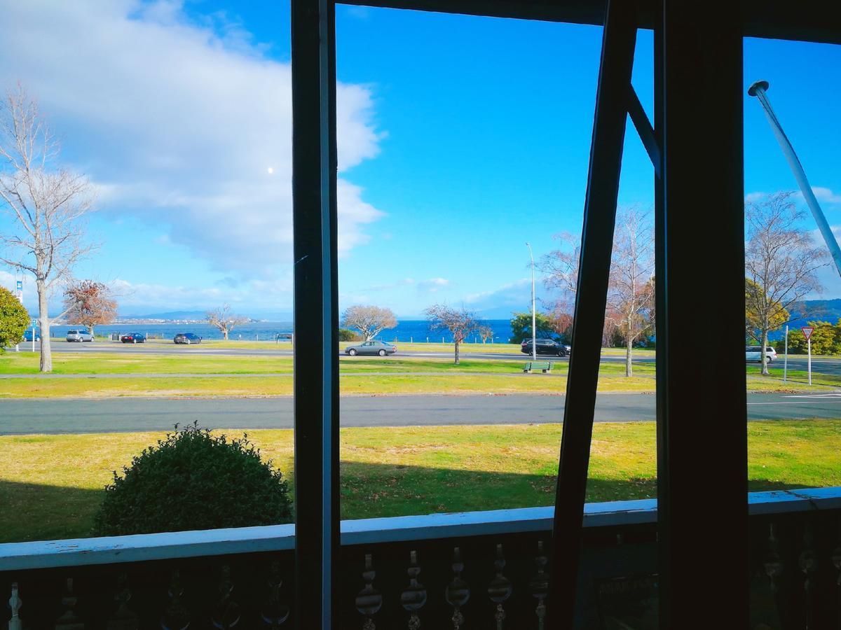 Le Chalet Suisse Motel Lago Taupo Exterior foto